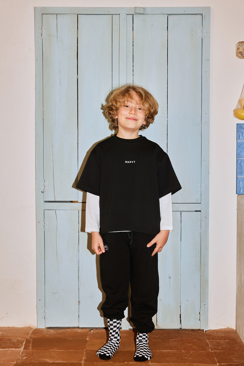 Black Embroidery Detailed Lightweight Short Cut T-shirt - 3