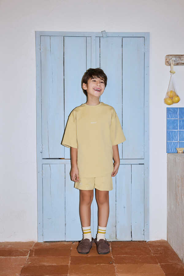 Yellow Embroidered Detailed Piping Bermuda Shorts - 2